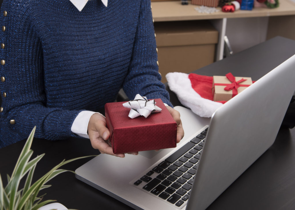 Какой подарок выбрать сотруднику?