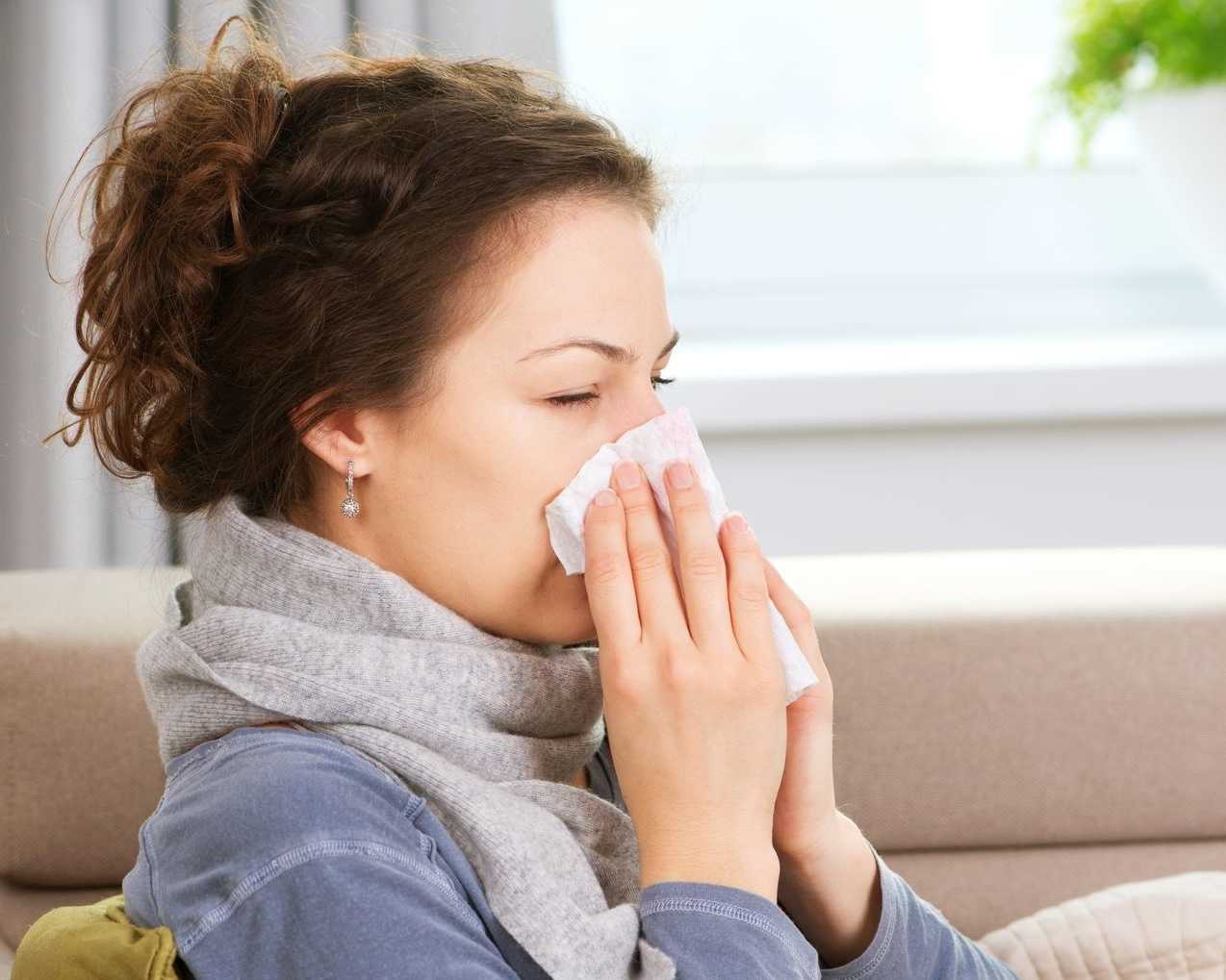 Куры хрипят, чихают и кашляют — как лечить простуду и вирус?